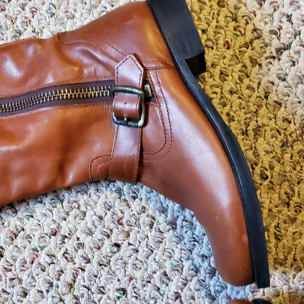 Boots - Picture 3 of 4